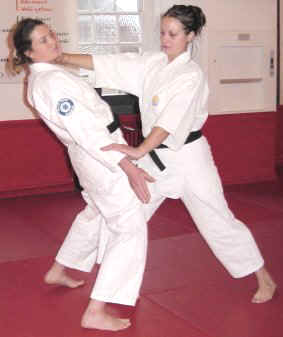 AIKIDO UK - WOMEN'S AIKIDO LADIES SELF DEFENSE